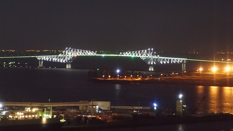 ライトアップされた東京ゲートブリッジ