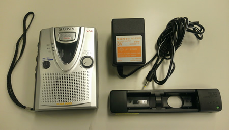 ソニー製ポータブルカセットテープレコーダーTCM-410